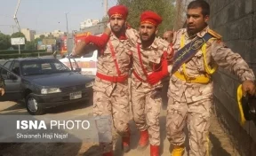 Неизвестные открыли стрельбу на военном параде в Иране: есть погибшие 