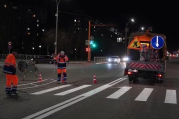 Фото: Дорожную разметку нанесли ночью на проспекте Ленина и в ФПК в Кемерове 1