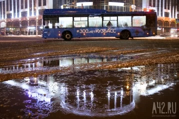 Фото: Очевидцы: в Кемерове автобус задымился на ходу 1