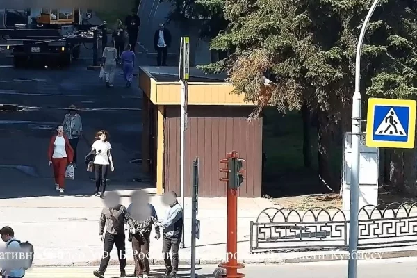 Двое жителей Новокузнецка фотографировали здание ФСБ в Кемерове: их задержали