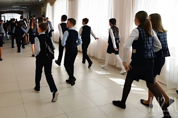 Онищенко объяснил, почему нельзя перенести начало уроков на 9 часов