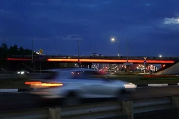 Фото: В Кемерове начали тестировать подсветку Кузбасского моста 2