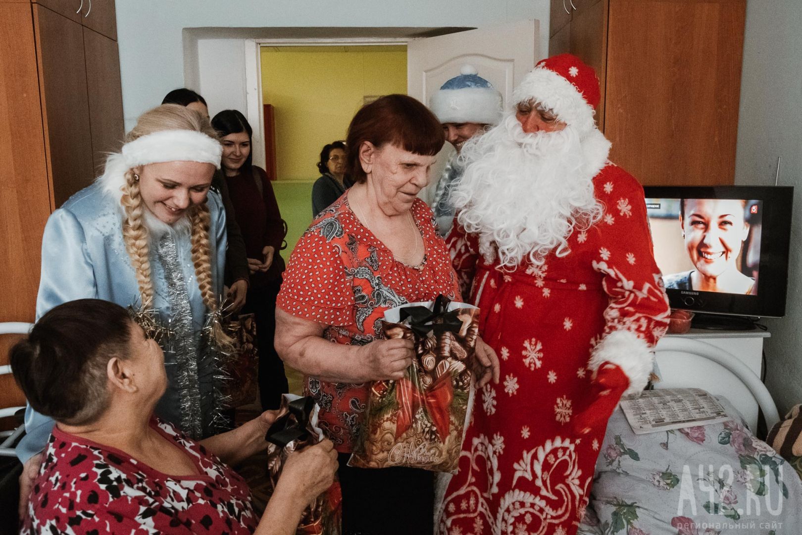 Обыкновенное чудо: Новый год в доме престарелых на Космической