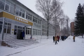 Фото: Школьников эвакуировали из кузбасской гимназии из-за сработавшей пожарной сигнализации 2
