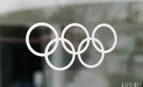 Финский фристайлист столкнулся с оператором во время прыжка на Олимпиаде 