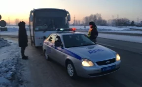 В Кузбассе междугородный автобус сломался на трассе