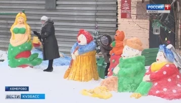 Фото: Кемеровские школьники создали снежный городок со сказочными персонажами 1