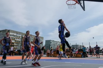 Фото: ПСБ открыл второй Центр уличного баскетбола в Кузбассе 1