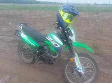 Фото: Полицейские нашли мотоциклиста, сбившего девочку в Кемерове. Он может остаться без водительских прав 1