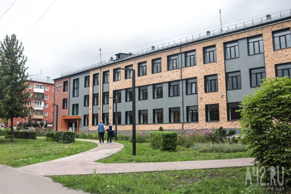 СК организовал проверку после порыва трубы в кемеровской школе № 84