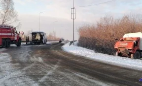 Смертельное ДТП: на трассе в Кузбассе разбились автобус и тягач