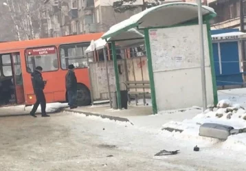 Фото: Появилось видео с места столкновения автобуса с машиной ДПС в Кемерове 1