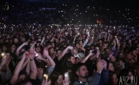 Фанат разбил губу Бузовой во время концерта в Дубае