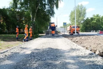 Фото: Газоны, тротуары и новые сети: мэр Кемерова рассказал о ремонте Инициативной улицы 3