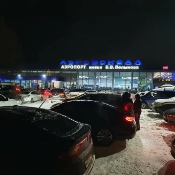 Фото: «Не справляется с потоком»: замгубернатора Кузбасса рассказал о проблемах аэропорта Новокузнецка 1