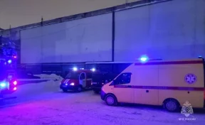 Обрушились стена и кровля: в Новосибирске на заводе по производству газировки произошёл взрыв