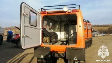 Фото: В МЧС Кузбасса показали кадры провала на автодороге в Новокузнецком округе 3