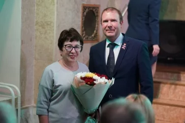 Фото: «Большая честь»: мэр Кемерова поздравил Кировский район с 90-летием 3