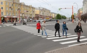 На перекрёстке в центре Кемерова появились диагональные пешеходные переходы