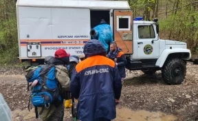 В Сочи из-за сильных дождей подтопило палаточный лагерь с тургруппой