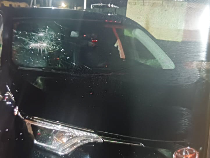 Кузбассовец, хранивший обиду на соседа, повредил топором чужой автомобиль