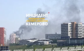На улице Заречной в Кемерове горят два дома