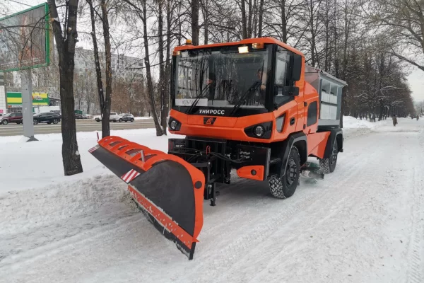 Собранная в Кемерове машина начала чистить снег на улицах города