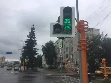 Фото: В Кемерове на светофоре у «Ленты» установили дополнительные поворотные секции 2