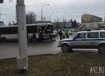 Фото: Появилось видео аварии с автобусом на проспекте Шахтёров в Кемерове 2