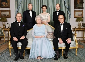 Фото: Британская королевская семья оказалась в центре секс-скандала 1