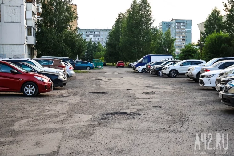 Фото: Дворовый переворот. Почему двор на Ленинградском, 30 в Кемерове отремонтируют вне очереди и как в неё попасть 1