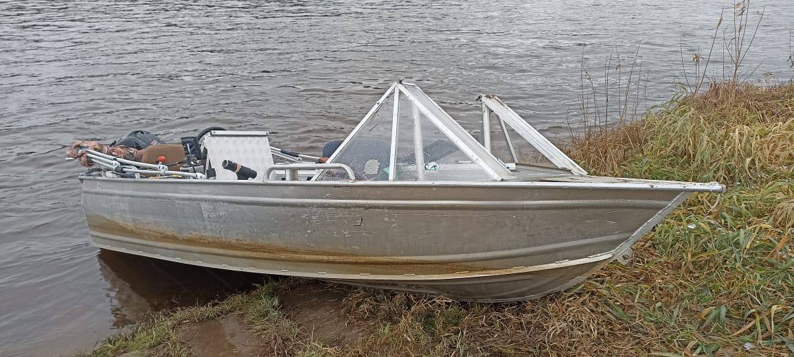В Вологодской области опрокинулась лодка с людьми, один из них пропал без вести 