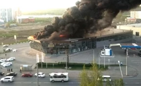 В Кемерове горит автоцентр Hyundai