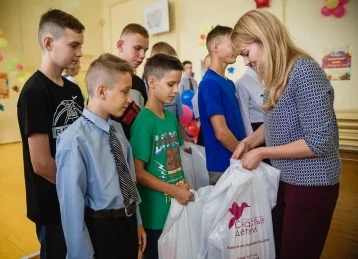 Фото: Воспитанникам кемеровской школы-интерната помогли собраться в школу 1
