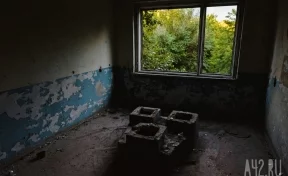 Кузбассовцы пожаловались на опасный заброшенный дом