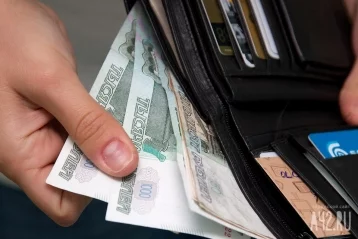 Фото: В Кузбассе на вокзале женщина украла деньги из открытой сумки, которая стояла без присмотра 1
