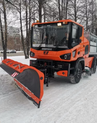 Собранная в Кемерове машина начала чистить снег на улицах города