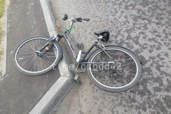 В Кемерове иномарка сбила велосипедистку на пешеходном переходе