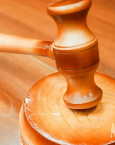 Адвокат Еременко: суд может снова встать на сторону Долиной в споре за квартиру