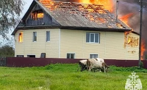 В Кузбассе из-за неосторожности жильцов загорелся дом
