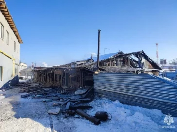 Фото: Трое детей и один взрослый пострадали на пожаре в Томске  3