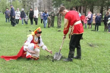 Фото: С начала года в Кемерове высадили около 72 000 деревьев 1