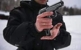В Химках мужчина угрожал пистолетом севшему на лавочку у его подъезда шестикласснику