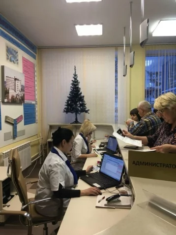 Фото: В Кемеровской офтальмологической больнице обновили регистратуру и зону ожидания 1