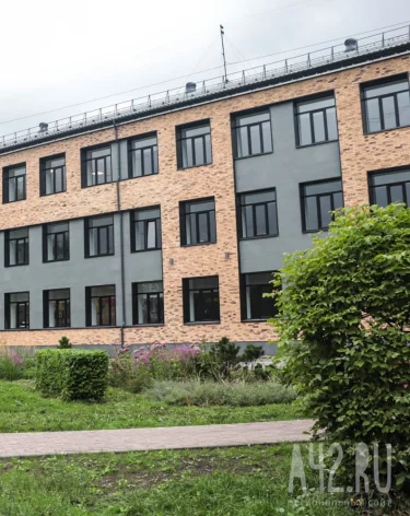 СК организовал проверку после порыва трубы в кемеровской школе № 84