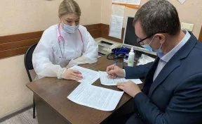 В Кузбассе ещё один глава территории поставил прививку от коронавируса