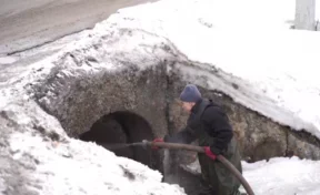 В Юрге начали промывать водопропускные трубы для защиты от подтопления