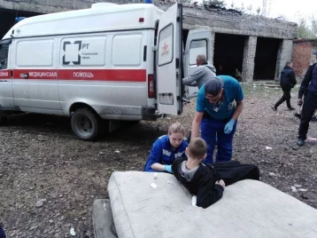 Фото: В Новокузнецке ногу мальчика придавило железобетонной плитой 1