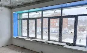 Замгубернатора Кузбасса проверил ремонт детсада в Гурьевске за 140 млн рублей