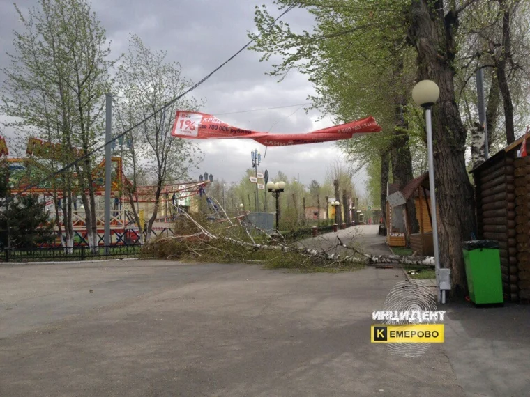 Фото: Кемеровчане жалуются на разрушения от ветра 4